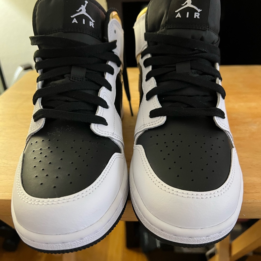 Air Jordan 1 Mid  Brand new